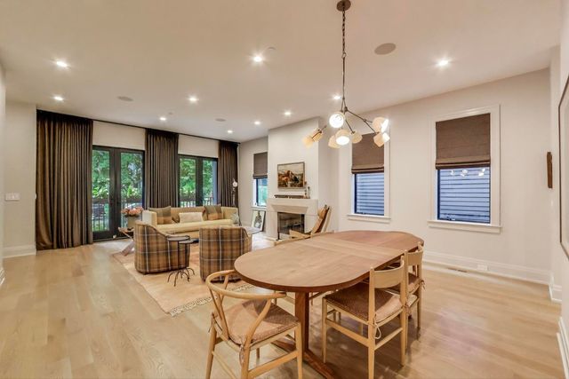 4320 N Winchester Avenue, Chicago, IL 60613
