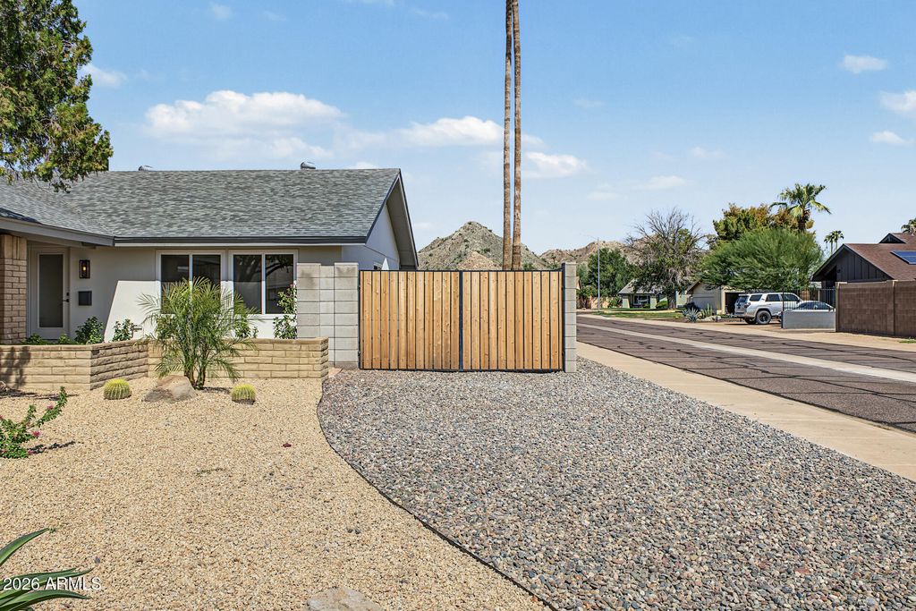 2610 E SYLVIA Street, Phoenix, AZ 85032 — photo 3