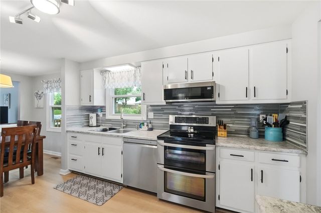 5320 Honeyleaf Way, Riverside, OH 45424