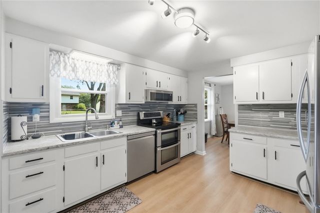 5320 Honeyleaf Way, Riverside, OH 45424