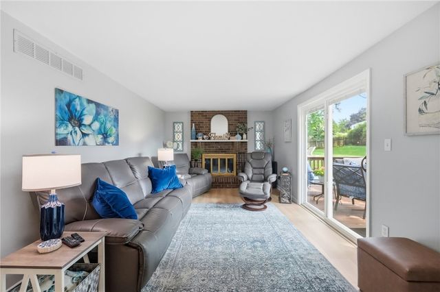 5320 Honeyleaf Way, Riverside, OH 45424