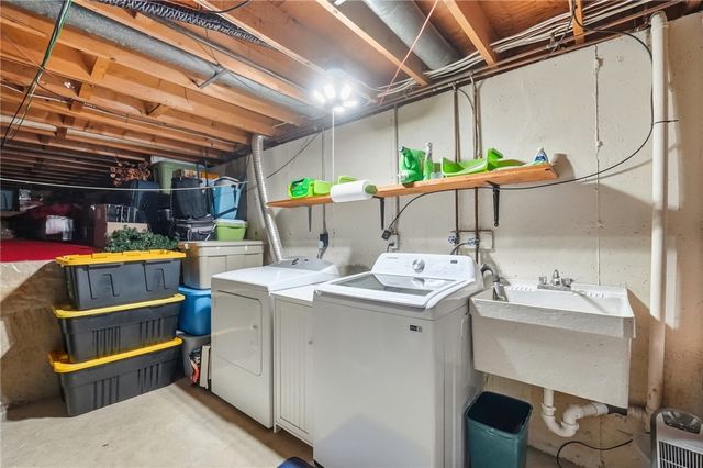 5320 Honeyleaf Way, Riverside, OH 45424