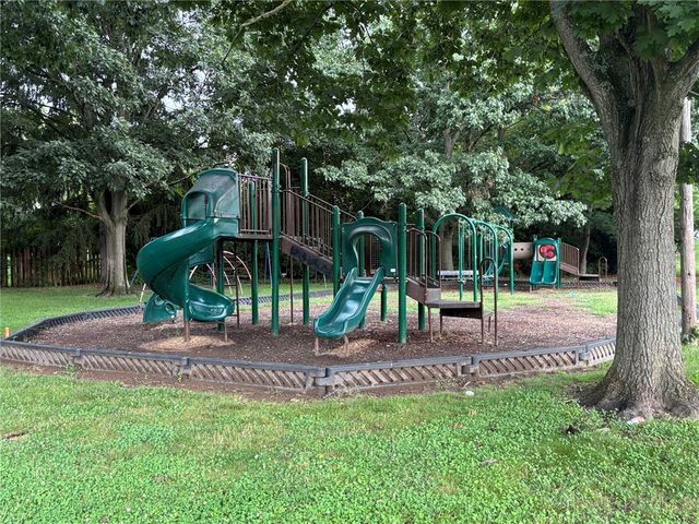 5320 Honeyleaf Way, Riverside, OH 45424