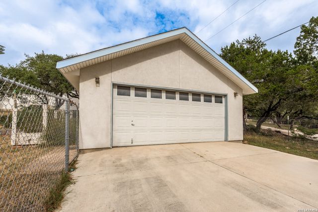 845 Gallagher Dr, Canyon Lake, TX 78133