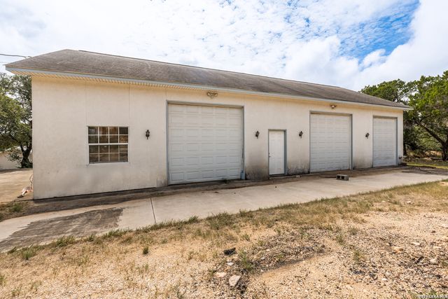 845 Gallagher Dr, Canyon Lake, TX 78133