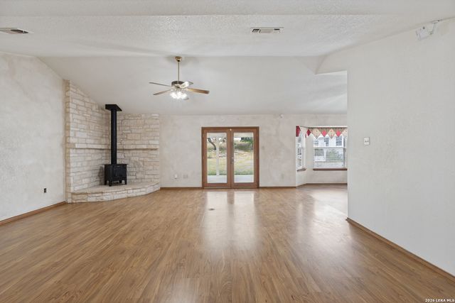 845 Gallagher Dr, Canyon Lake, TX 78133