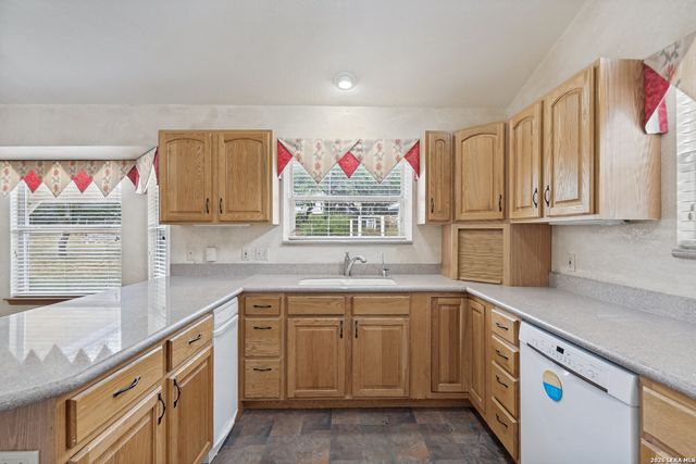 845 Gallagher Dr, Canyon Lake, TX 78133