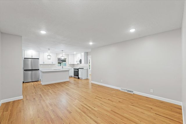 1101 Pin Oak Drive, Mahomet, IL 61853