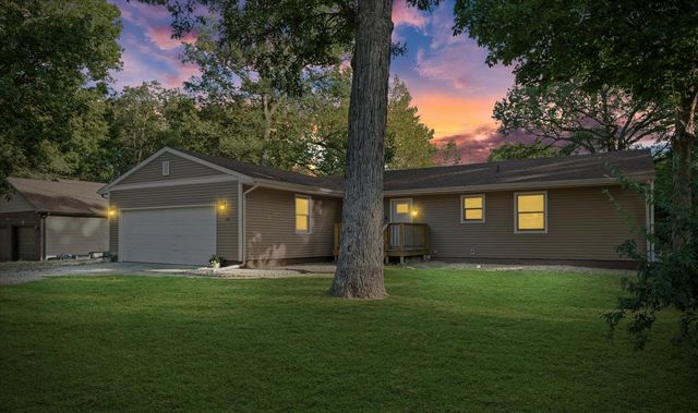 1101 Pin Oak Drive, Mahomet, IL 61853