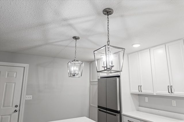 1101 Pin Oak Drive, Mahomet, IL 61853