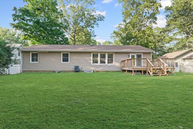 1101 Pin Oak Drive, Mahomet, IL 61853