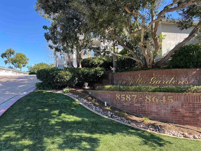 8597 Via Mallorca E, La Jolla, CA 92037