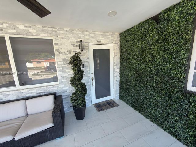 224 E 42nd St, Hialeah, FL 33013