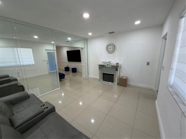 224 E 42nd St, Hialeah, FL 33013