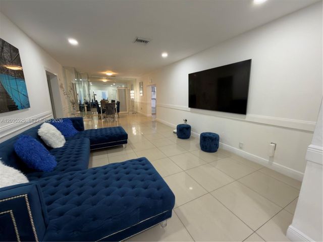 224 E 42nd St, Hialeah, FL 33013