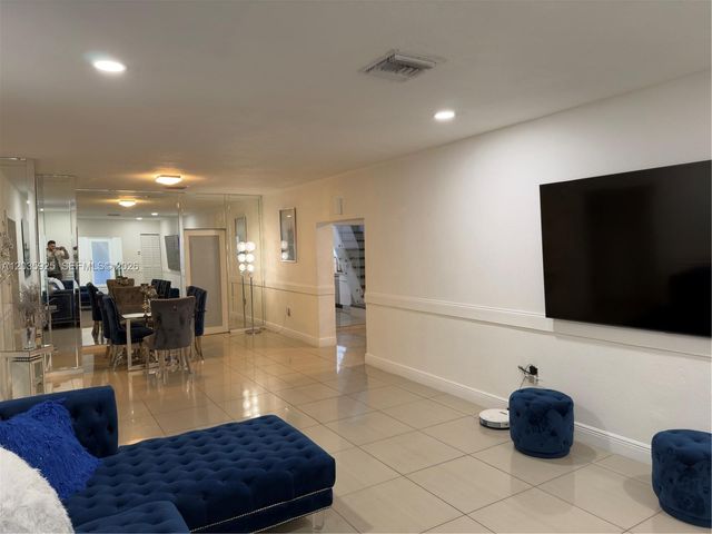 224 E 42nd St, Hialeah, FL 33013