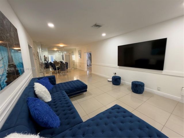 224 E 42nd St, Hialeah, FL 33013