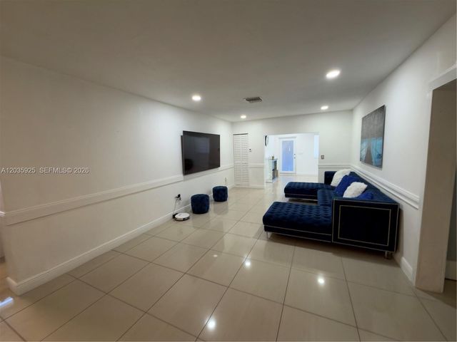 224 E 42nd St, Hialeah, FL 33013
