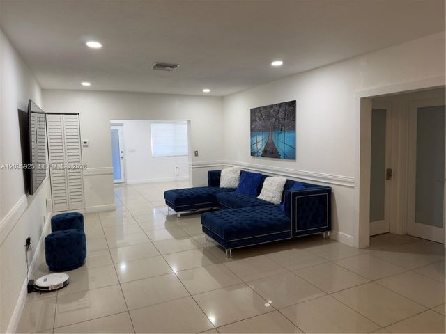 224 E 42nd St, Hialeah, FL 33013