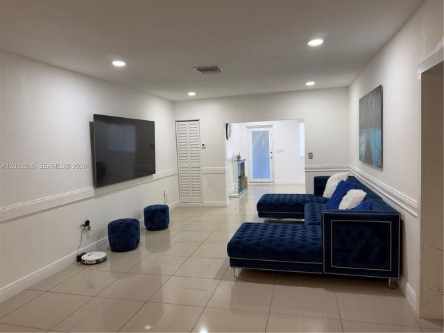 224 E 42nd St, Hialeah, FL 33013