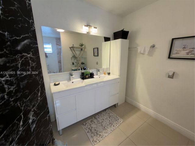 224 E 42nd St, Hialeah, FL 33013