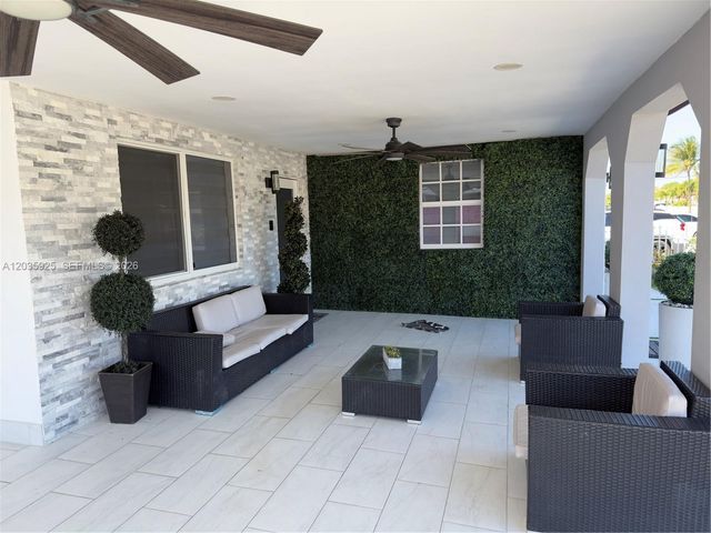 224 E 42nd St, Hialeah, FL 33013