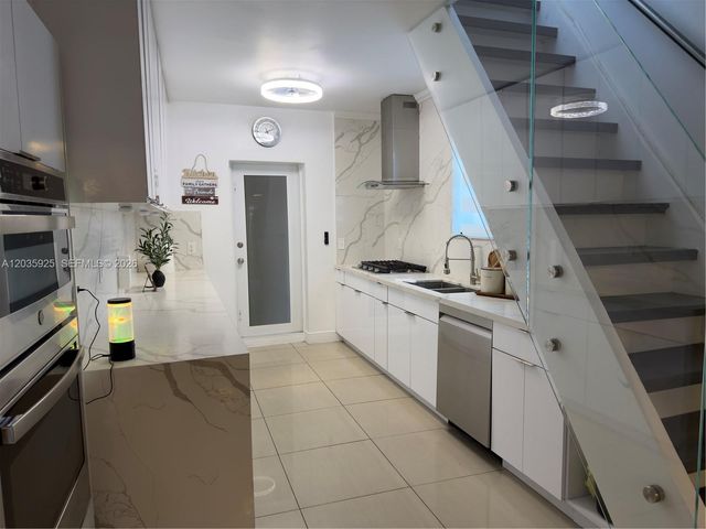 224 E 42nd St, Hialeah, FL 33013