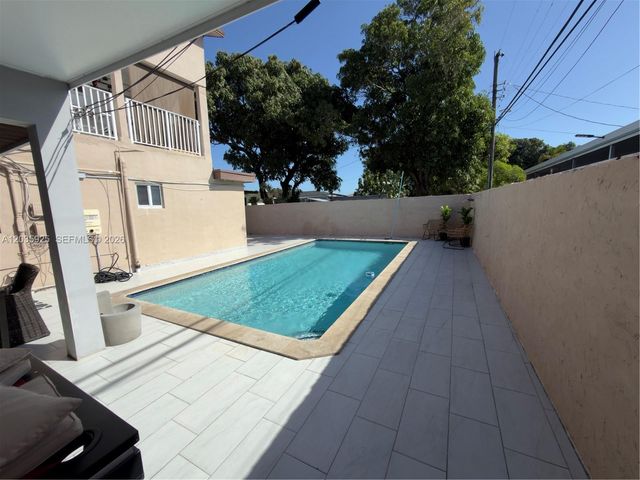 224 E 42nd St, Hialeah, FL 33013
