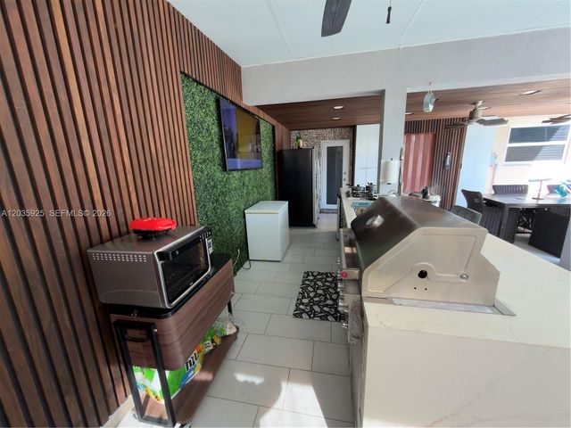 224 E 42nd St, Hialeah, FL 33013