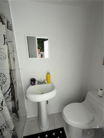 224 E 42nd St, Hialeah, FL 33013
