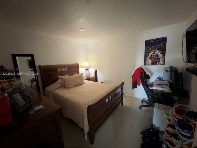 224 E 42nd St, Hialeah, FL 33013