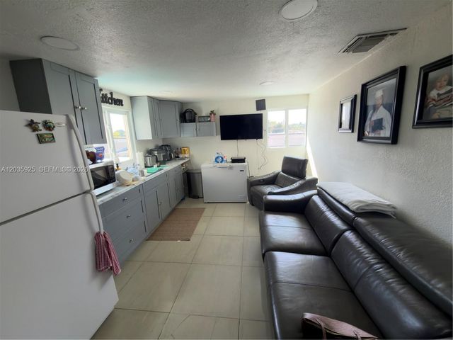 224 E 42nd St, Hialeah, FL 33013