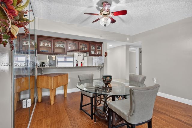 1502 Whitehall Dr 305, Davie, FL 33324