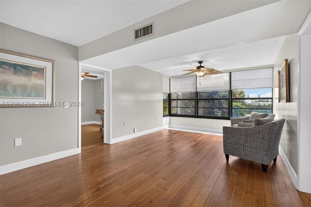 1502 Whitehall Dr 305, Davie, FL 33324