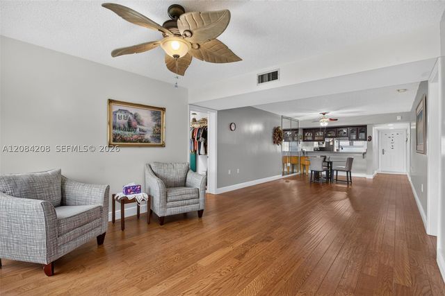 1502 Whitehall Dr 305, Davie, FL 33324