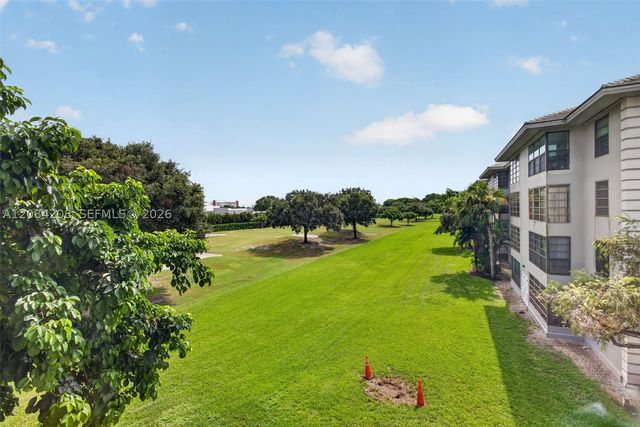 1502 Whitehall Dr 305, Davie, FL 33324