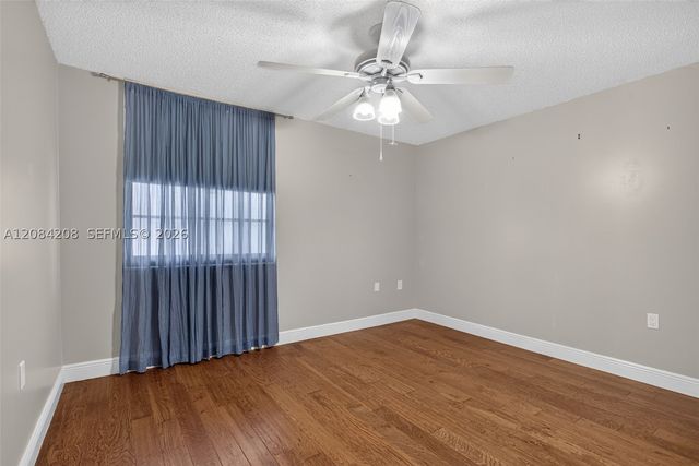 1502 Whitehall Dr 305, Davie, FL 33324