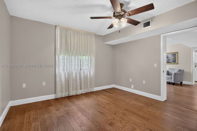 1502 Whitehall Dr 305, Davie, FL 33324