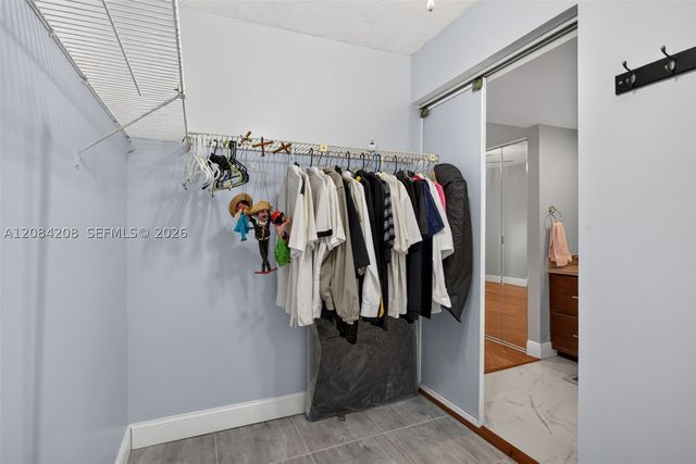 1502 Whitehall Dr 305, Davie, FL 33324