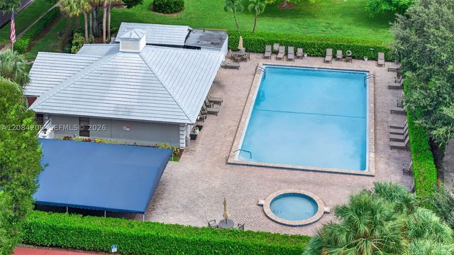 1502 Whitehall Dr 305, Davie, FL 33324