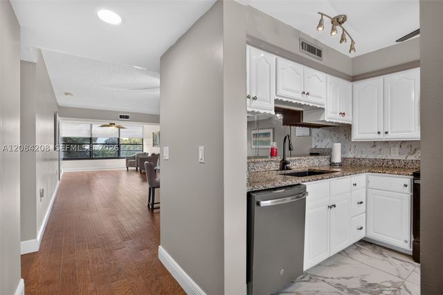 1502 Whitehall Dr 305, Davie, FL 33324