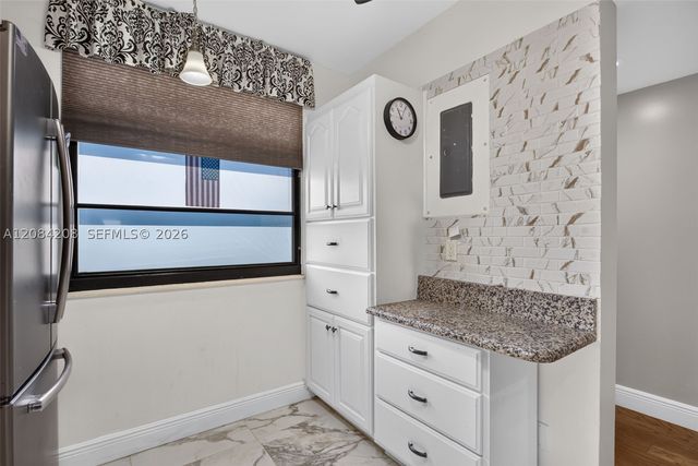 1502 Whitehall Dr 305, Davie, FL 33324