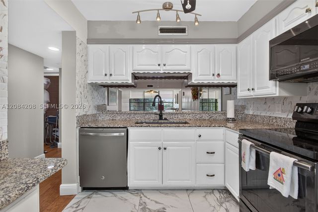 1502 Whitehall Dr 305, Davie, FL 33324