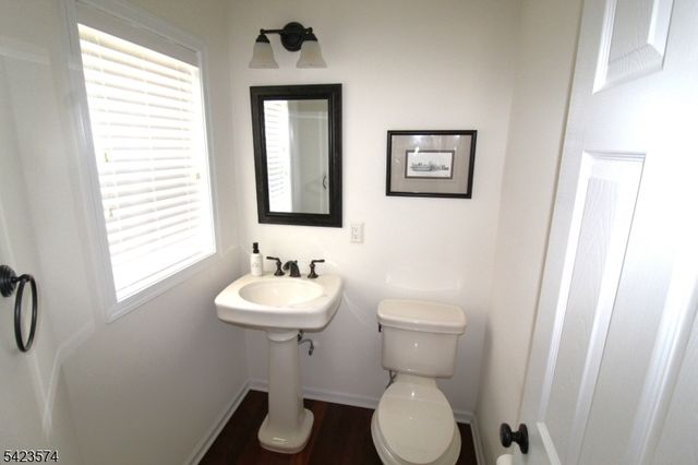 9 Pembrook Ln, Mount Olive Twp., NJ 07828