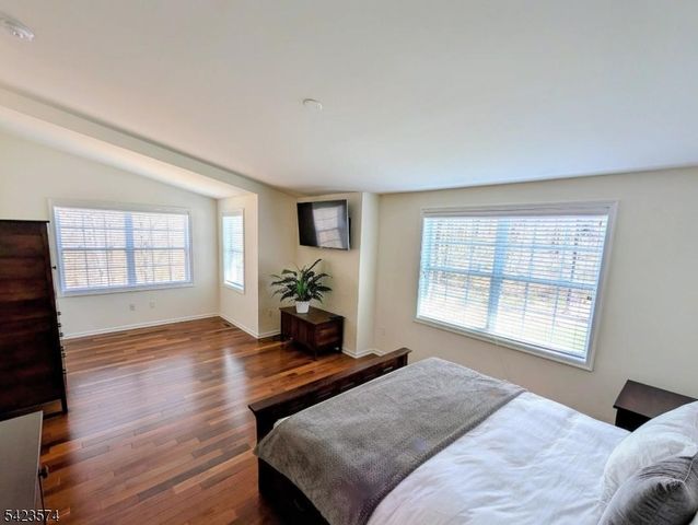 9 Pembrook Ln, Mount Olive Twp., NJ 07828