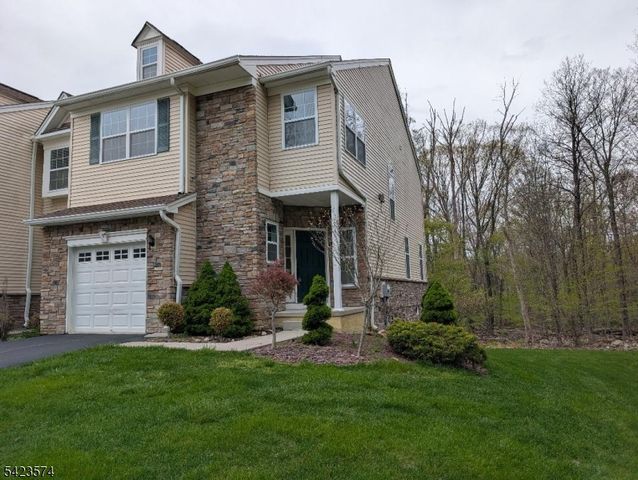 9 Pembrook Ln, Mount Olive Twp., NJ 07828