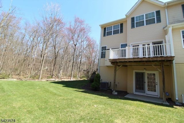 9 Pembrook Ln, Mount Olive Twp., NJ 07828