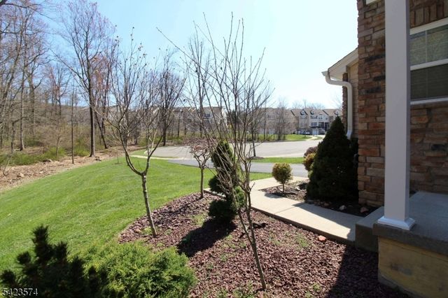 9 Pembrook Ln, Mount Olive Twp., NJ 07828