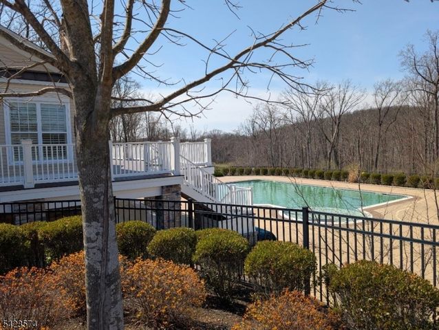 9 Pembrook Ln, Mount Olive Twp., NJ 07828