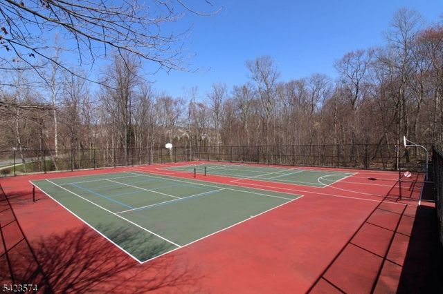 9 Pembrook Ln, Mount Olive Twp., NJ 07828